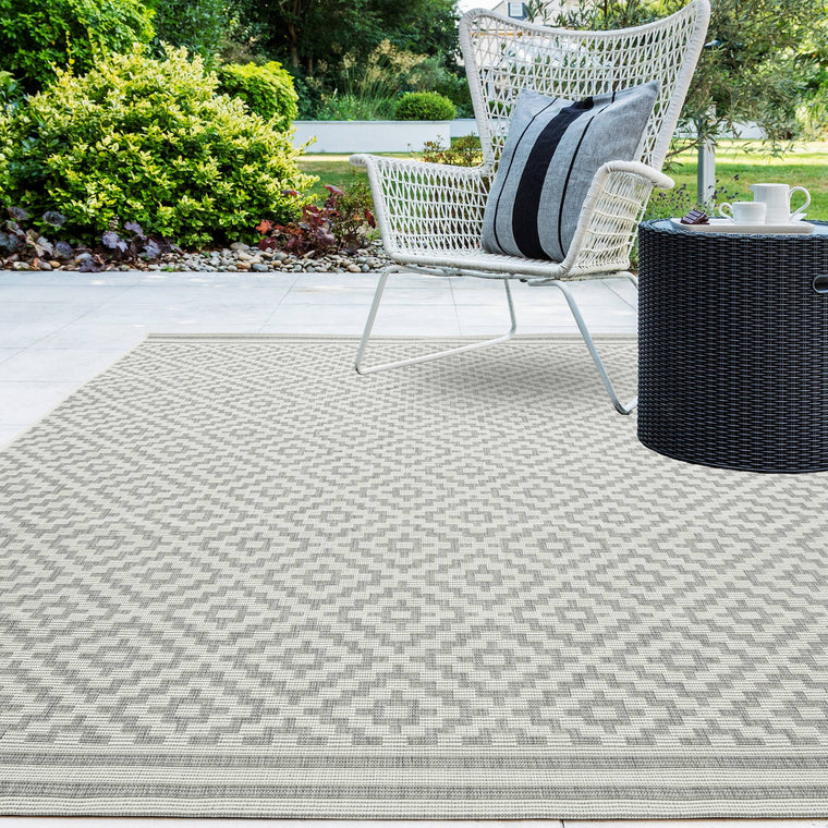 A flat, close weave — Geometric Polypropylene Living Room Rug — Indoor Outdoor, Flatweave, Patio