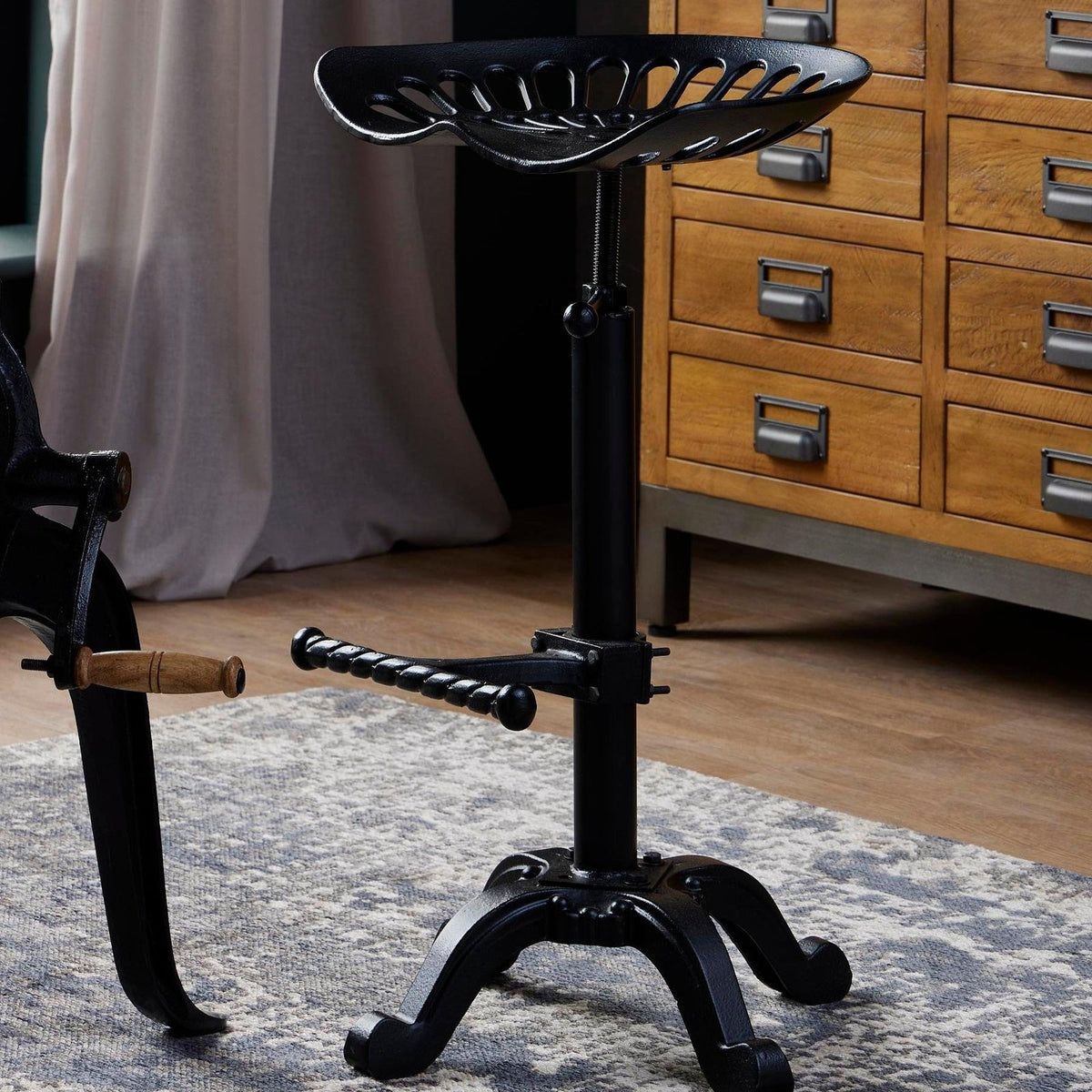 Fender Adjustable Tractor Stool