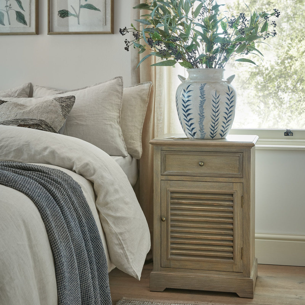 Delphine Collection 1 Drawer 1 Door Chest Right