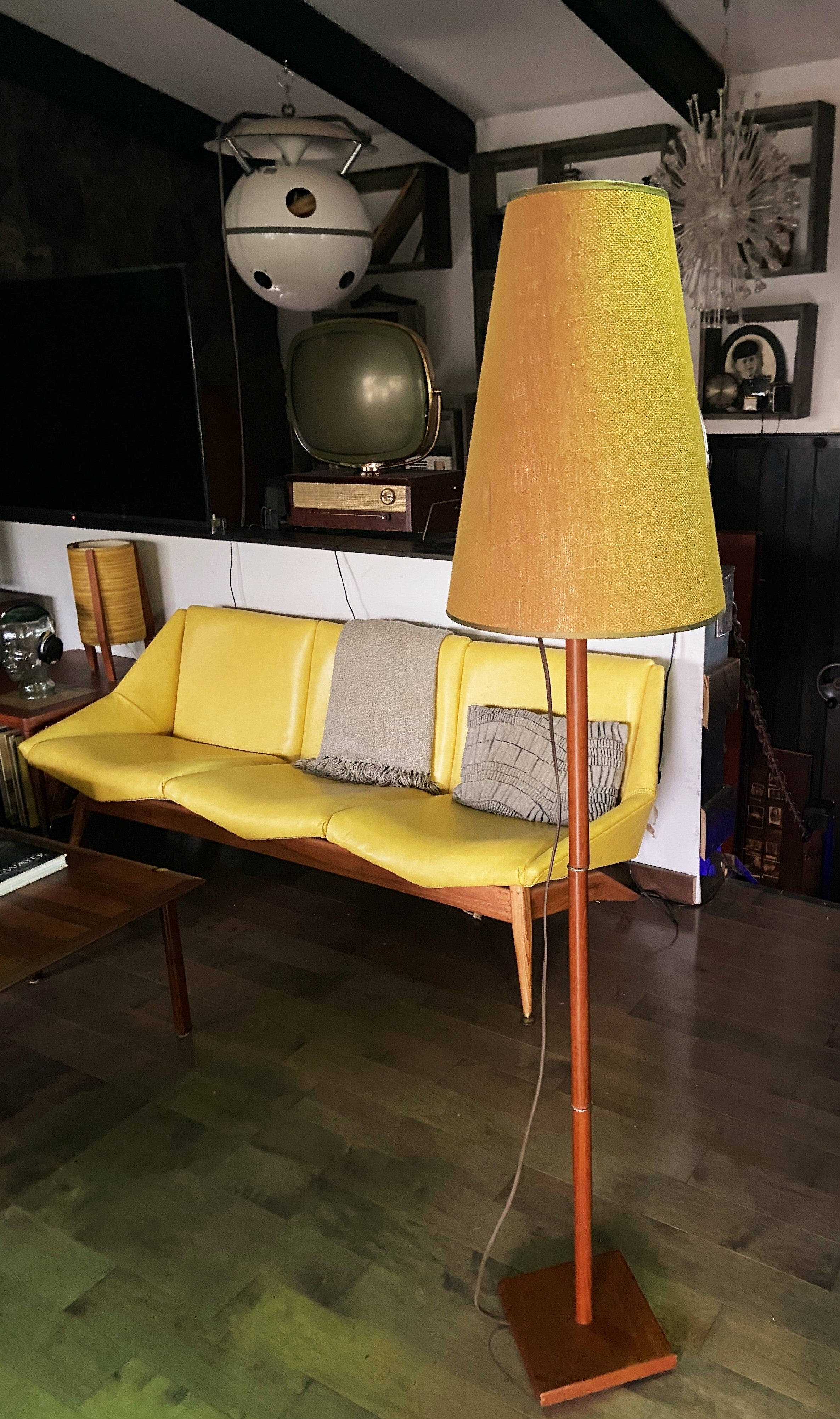 Mid Century Modern Teak Floor Lamp, H 63" (with lampshade)