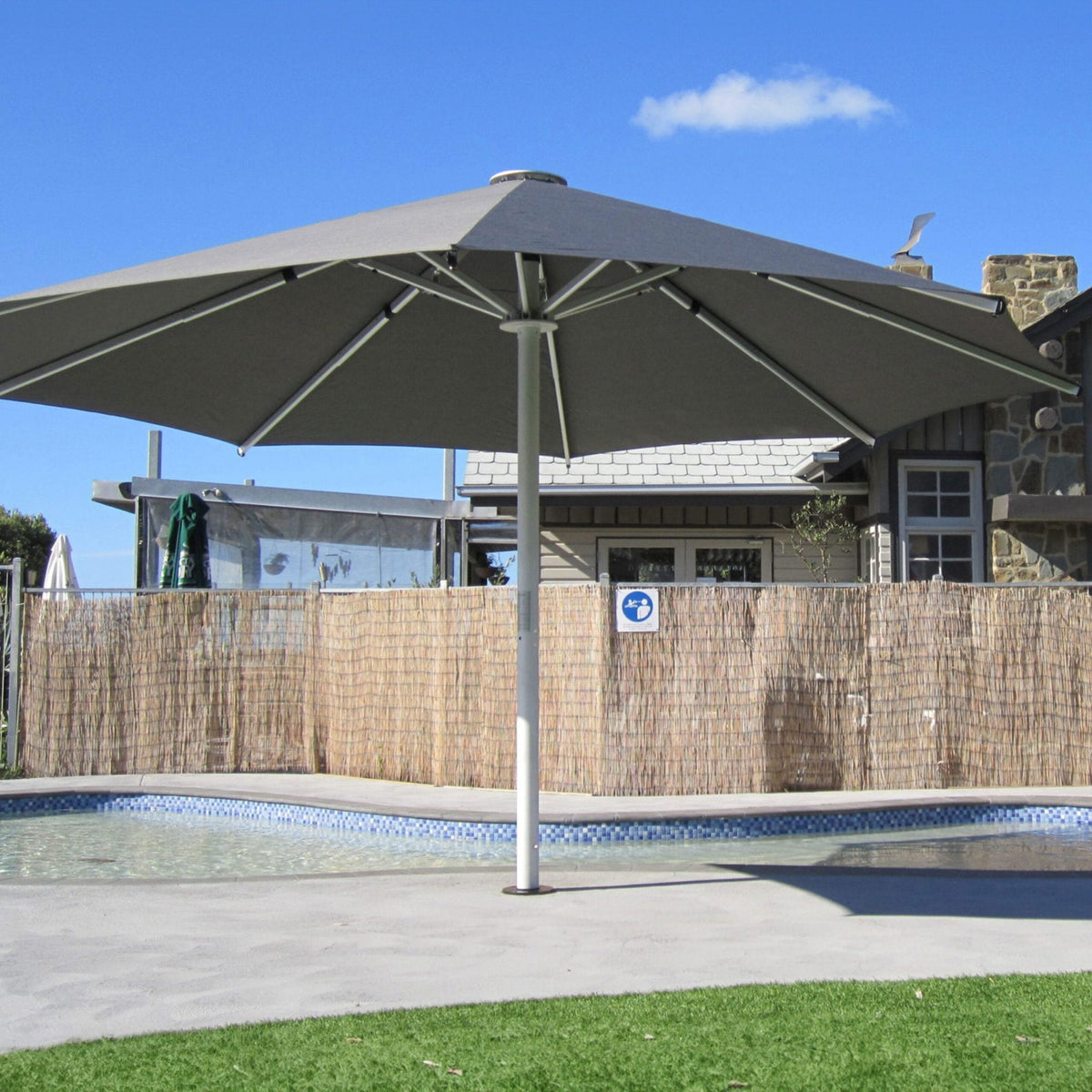 Instashade Nova 5m Octagonal Centre Post Parasol