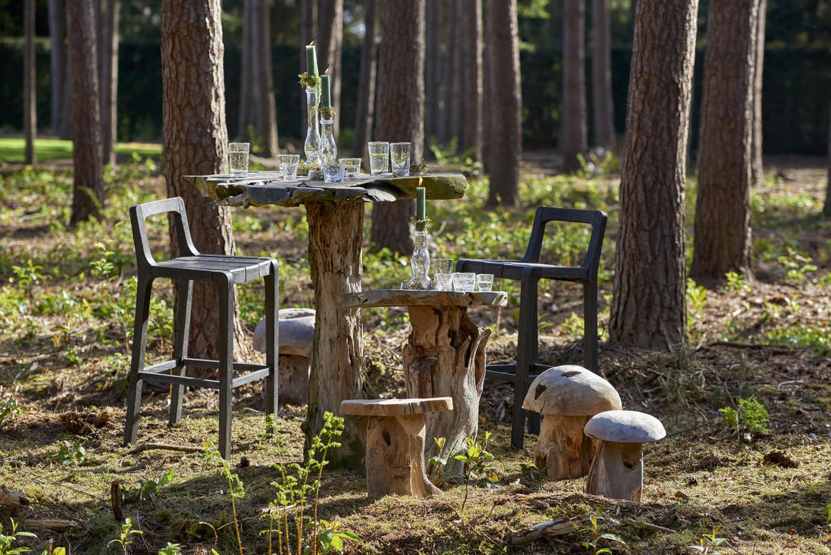 Arthur bar table