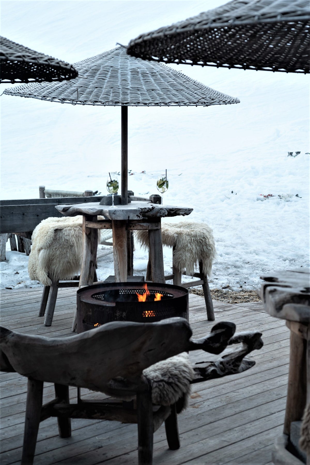Dasar bar table
