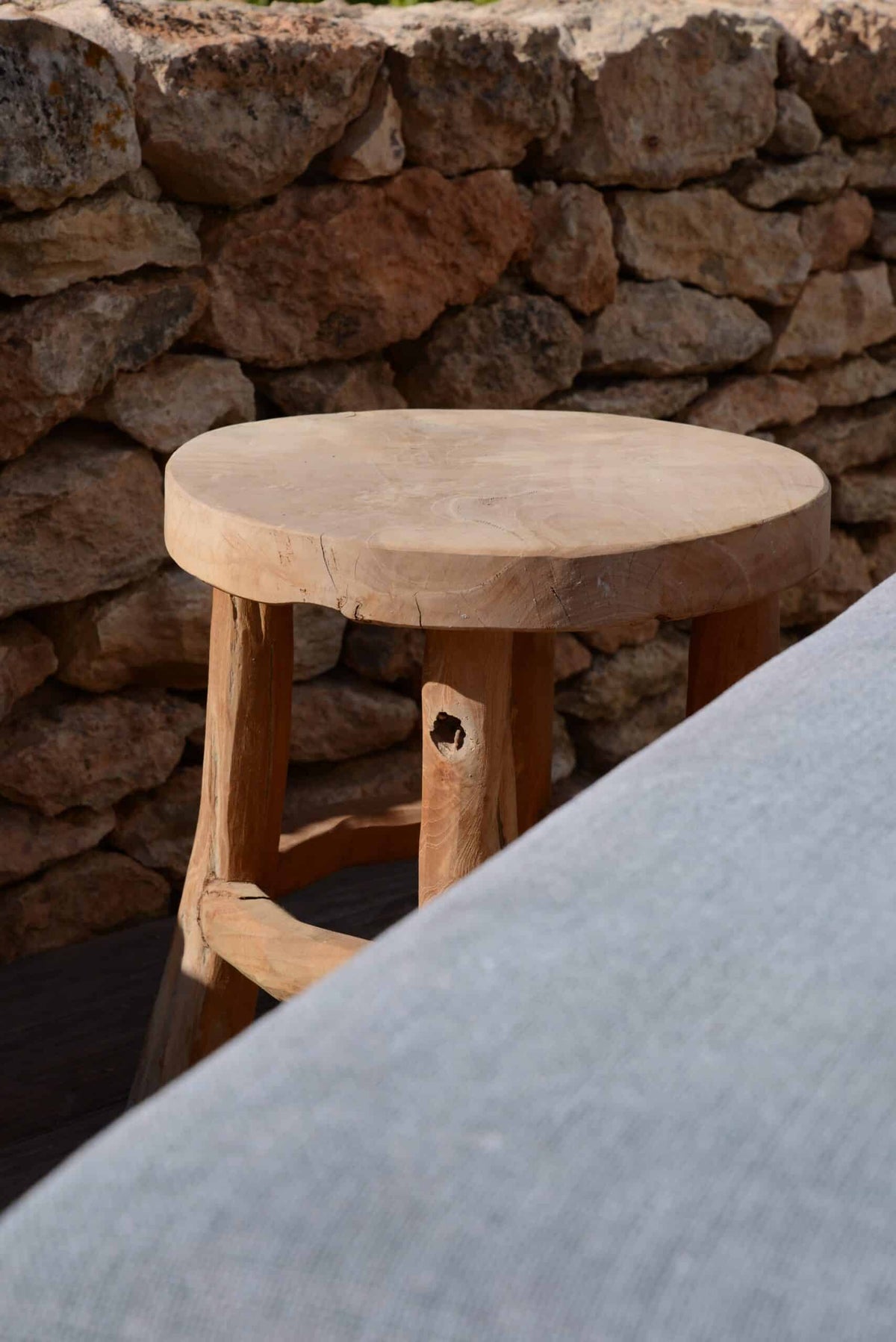 Dasar side table