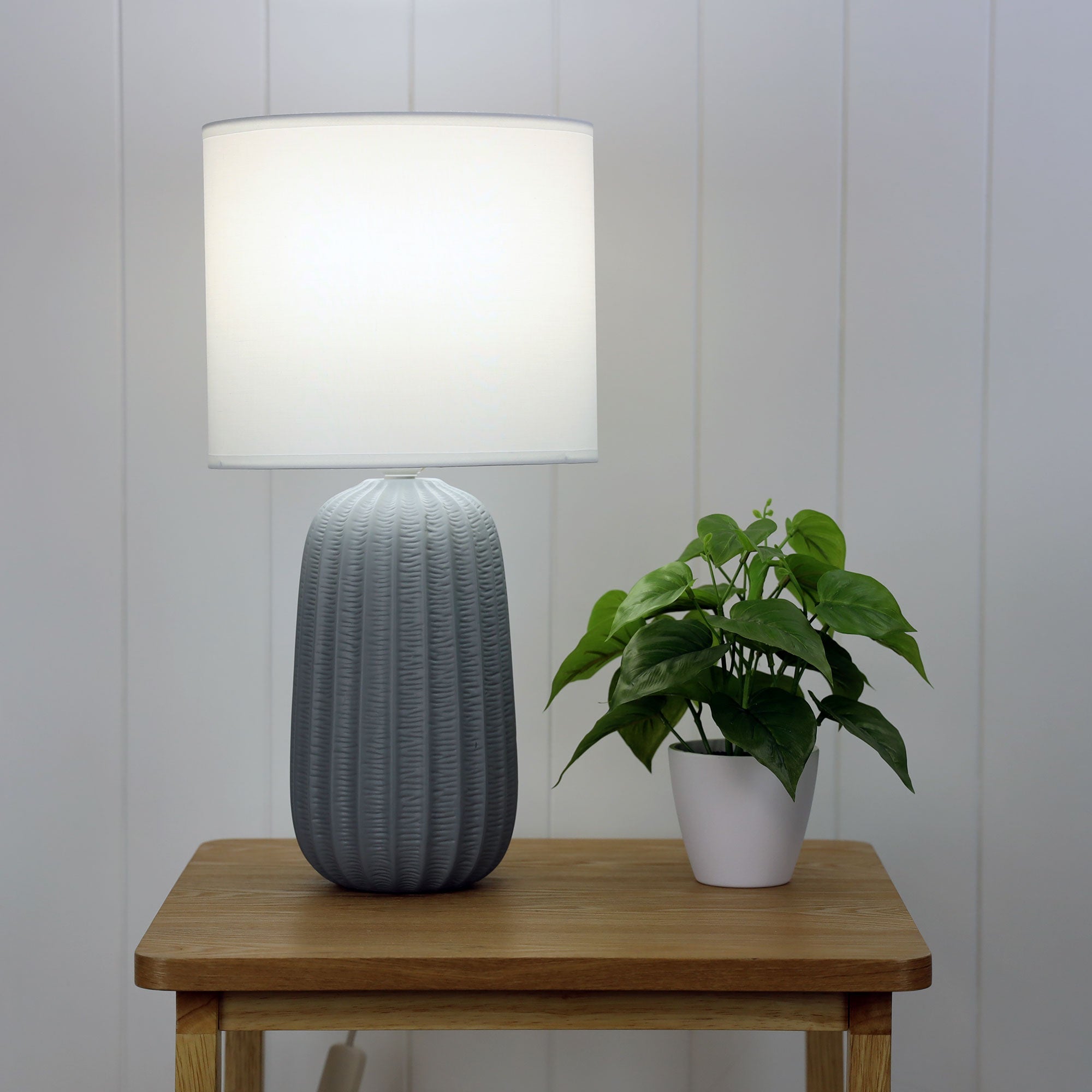 Benjy.25 Gray Table Lamp