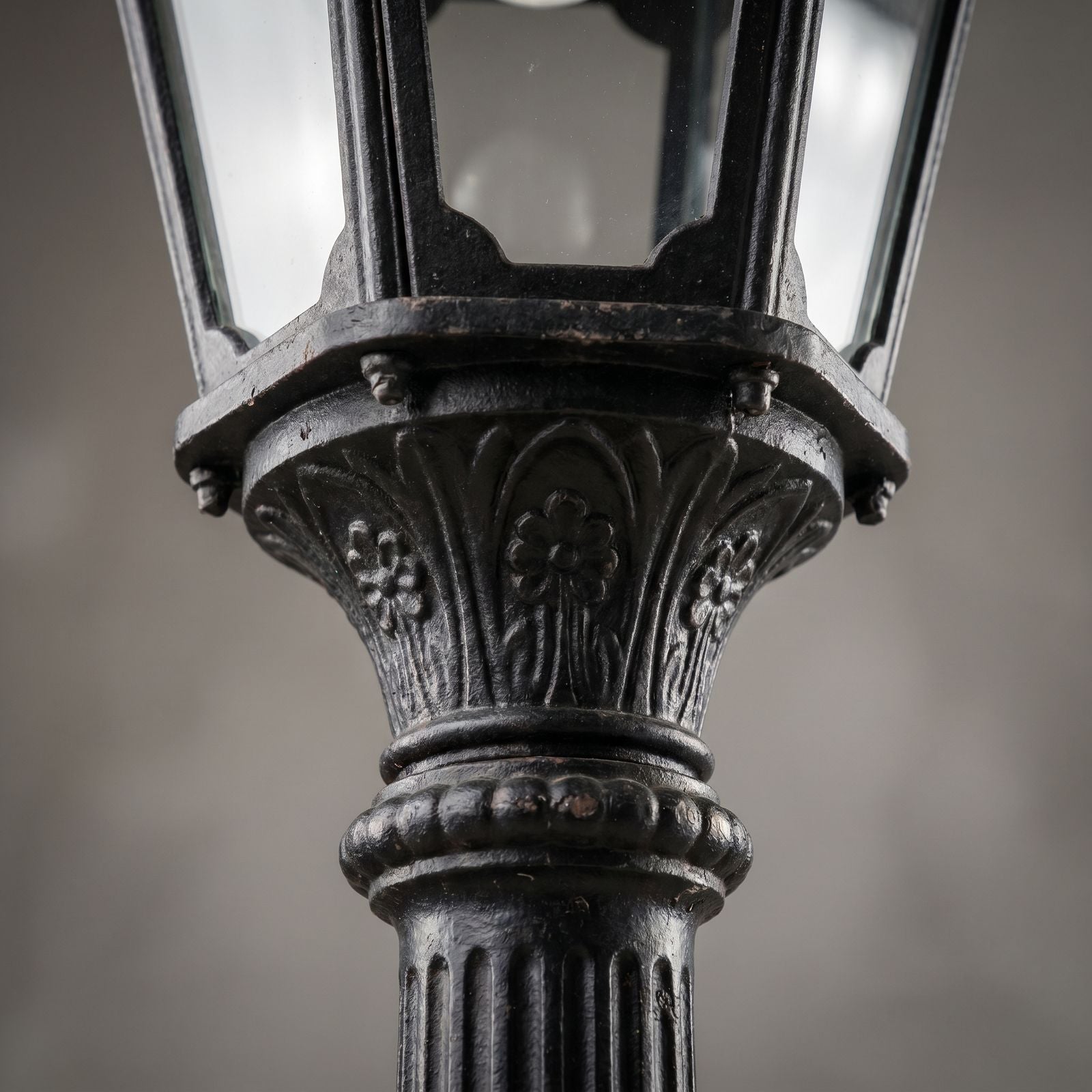 Cast Iron Garden Lamp Post - Detail