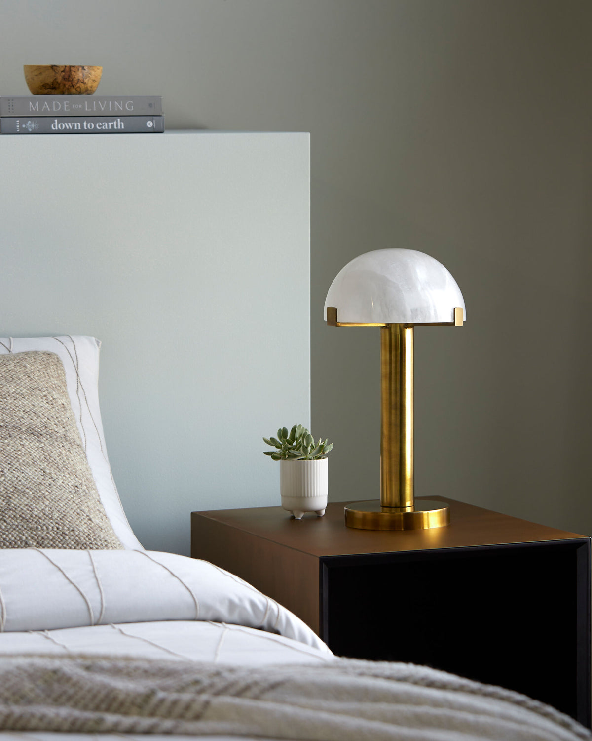 Ursula 15" Aluminum Table Lamp, Antiqued Metallic Brass